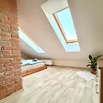 Duplex In Center - Amazing Views! Appartamento Brno